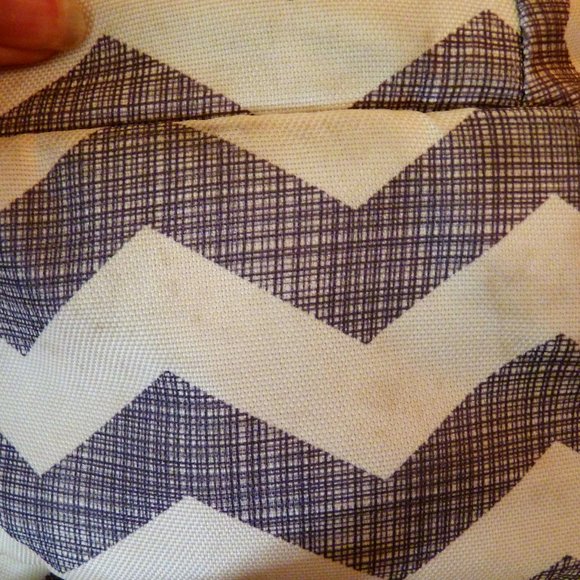 Skip Hop Diaper Bag w/Shoulder Strap & TWO What to Expect Books - Picture 5 of 10